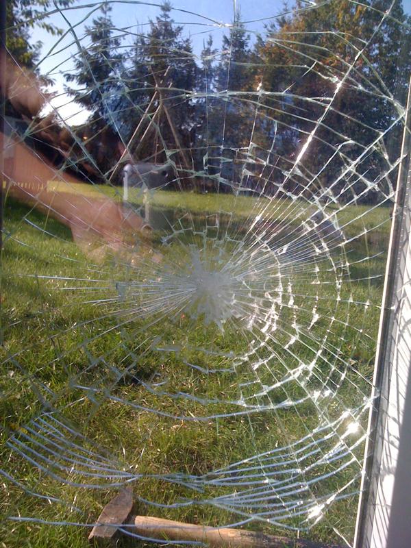 Splitterschutzfolie | AnkerDock mit 99,5% UV-Schutz fürs Fenster! Bis zu 10 Jahre Schutzwirkung – geprüft & zertifiziert.