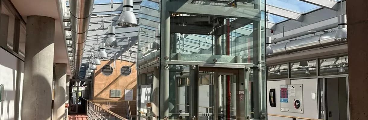 Splitterschutzfolie in Lübeck – Sicherheit gegen Glasbruch & Einbruch